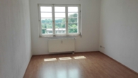 Wohnzimmer - **Gemütliche 2-RWG – Laminat – Tageslicht-Bad mit Wanne – Balkon ** WE 11**