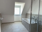 Badezimmer - **1 MONAT MIETFREI**MODERNE 4-RWG AM HAFEN** Tageslichtbad mit Dusche, Wanne & Balkon**WE 08**