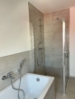 Badezimmer - **1 MONAT MIETFREI**MODERNE 4-RWG AM HAFEN** Tageslichtbad mit Dusche, Wanne & Balkon**WE 08**