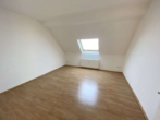 Kinderzimmer - **HELLE 3-RWG** Tageslichtbad mit Wanne **WE 13**