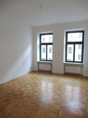 GERÄUMIGE 2 RAUM WOHNUNG MIT PARKETT, BAD MIT ECKWANNE, BALKON UND AUFZUG **WE 5**,  Michael-Kazmierczak-Straße 15, 04157 Leipzig, Etagenwohnung