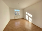 Wohnzimmer - **HELLE 3-RWG** Tageslichtbad mit Wanne **WE 13**