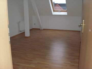 *GEMÜTLICHE 2-RWG im DACHGESCHOSS mit Laminat, Tageslichtbad mit Eckwanne/Dusche und BALKON**WE 12*,  Salzmannstraße 8, 04129 Leipzig, Dachgeschosswohnung