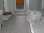 Referenzbild Bad - *GEMÜTLICHE 2-RWG im DACHGESCHOSS mit Laminat, Tageslichtbad mit Eckwanne/Dusche und BALKON**WE 12*