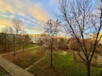 Ausblick aus Zimmer 2 & Küche - *FAMILIENFREUNDLICHE – ERSTBEZUGWOHNUNG MIT EINGEZÄUNTER PARKANLAGE – HELLE 3 RAUM WOHNUNG- WE69 *