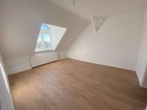 Wohnzimmer 2 - ** Sanierte und Helle 3-RWG im DG mit Laminat und Tageslichtbad ** WE 06 **
