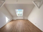 Wohnzimmer - ** Sanierte und Helle 3-RWG im DG mit Laminat und Tageslichtbad ** WE 06 **