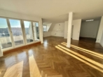 Wohnzimmer und Küche 2 - Hochwertige 3-RWG im DG mit offener Wohnküche, Bad mit Wanne, Dachterrasse ***WE 10***