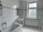 Badezimmer - **SCHICK SANIERTE 2-RWG**Tageslichtbad mit Wanne & Garten zur gemeinschaftlichen Nutzung **WE 01**
