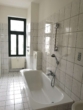 Badezimmer - ** HELLE 3 RWG MIT PARKETT, TAGESLICHTBAD MIT WANNE UND BALKON **WE 6**