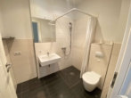 Referenzbild Bad - **ATTRAKTIVE KAPITALANLAGE**2-RWG im DACHGESCHOSS**FUßBODENHEIZUNG, AUFZUG & BAD MIT DUSCHE**WE 19**
